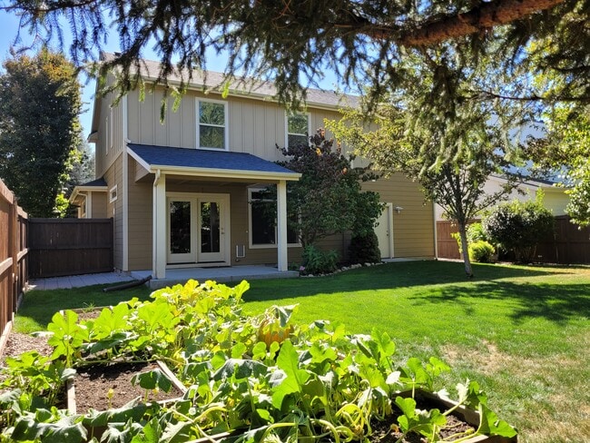 Building Photo - 608 W Laughton Dr