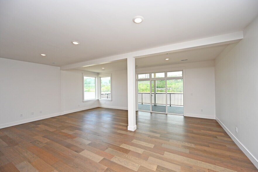 Living Room - 617 Manhattan Blvd