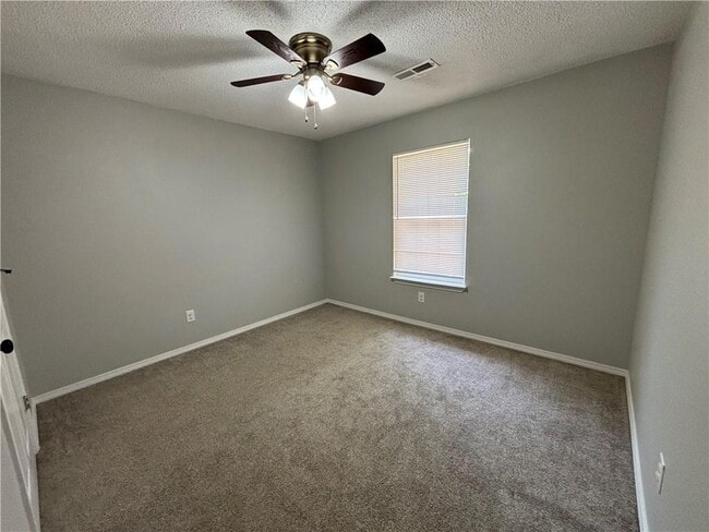 Building Photo - 3409 SW Victoria Pl