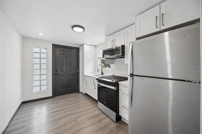 Building Photo - 6036 Dogwood Dr