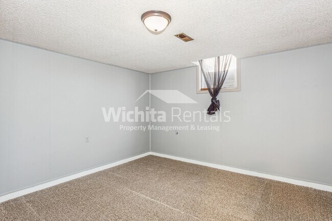 Building Photo - Indian hills duplex!