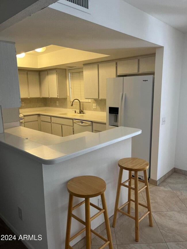 Building Photo - 26014 S Howard Dr