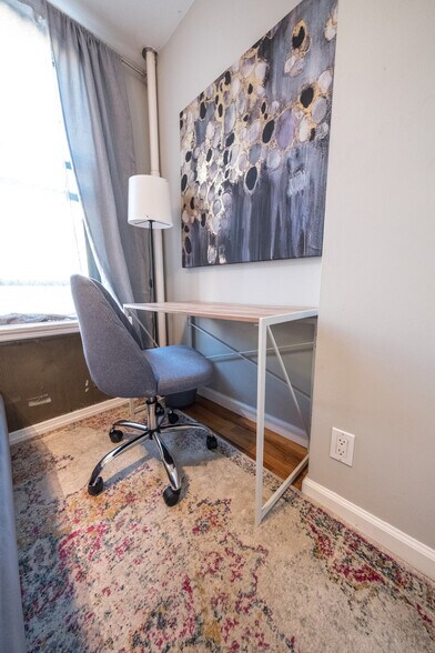 Building Photo - 301 E 104th St