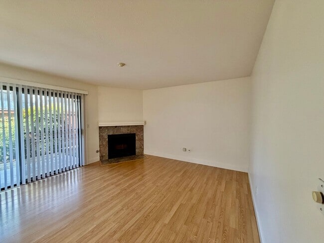 Building Photo - Cozy 2 Bedroom Ground Level Condo In The Highly Desirable New Park Village Community in Newark