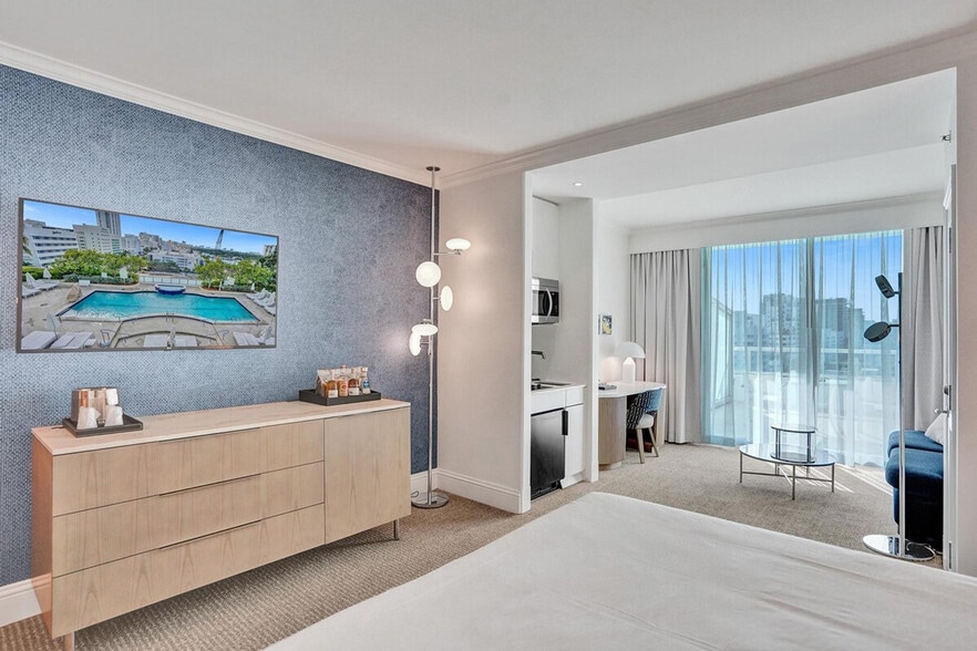 Building Photo - 4441 Collins Ave
