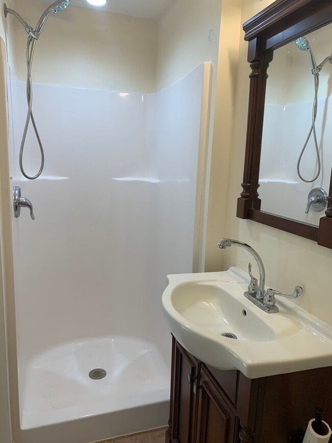 Building Photo - Charming 4BR House in Hampton