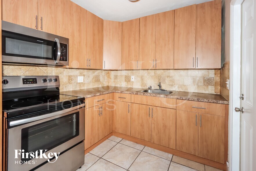 Building Photo - 1000 N 71st Ave