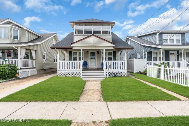 Building Photo - 117 18th Ave