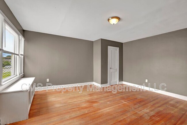 Building Photo - 44 Dover Ave