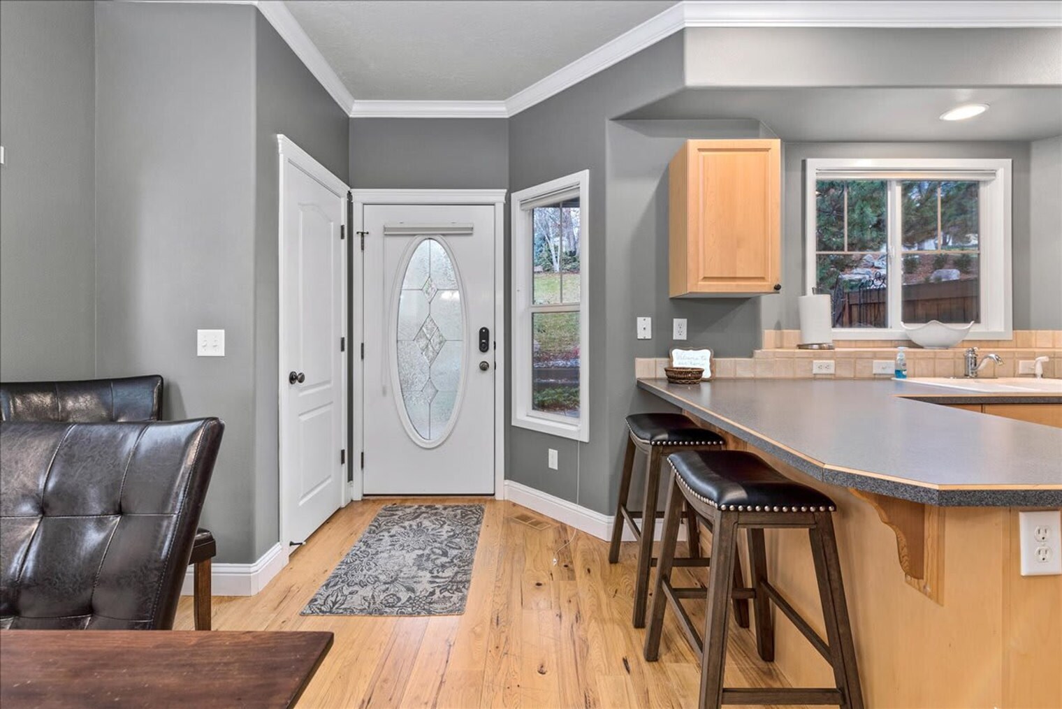 Building Photo - 1433 E Hays St