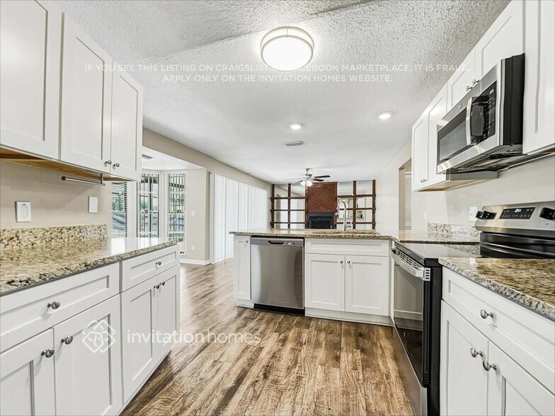 Building Photo - 1502 Carter Oaks Dr