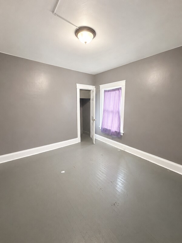 Building Photo - 12602 Locke Ave