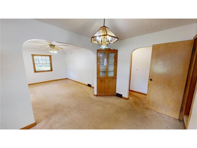 Building Photo - 114 6th Ave NE