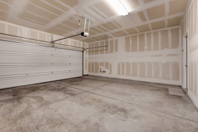 Building Photo - Gorgeous 4 Bedroom, 2 Story Home in SW/Mou...