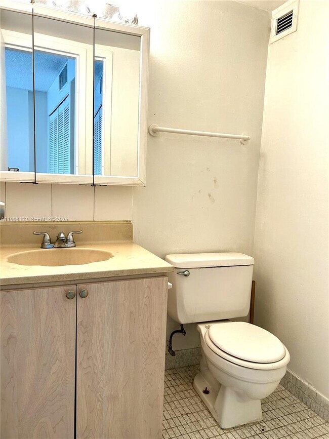 Building Photo - 16909 N Bay Rd