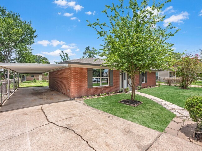 Building Photo - 5039 Briscoe St