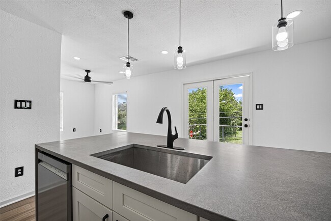Building Photo - 3701 Hutchins St