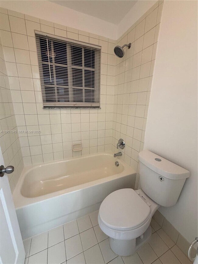 Building Photo - 1415 NW 34th Way