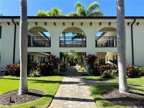 Building Photo - 960 7th St S