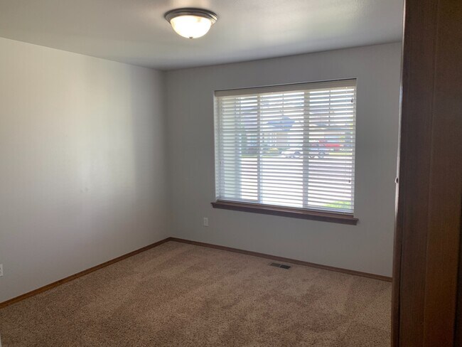 Building Photo - Spacious 4 Bed 2 Bath Home in Ellensburg