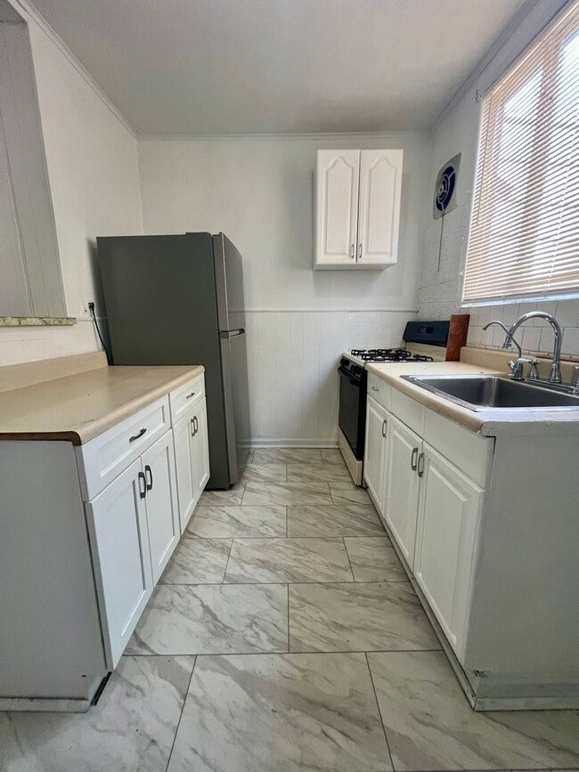 Building Photo - Stunning 3-Bedroom Townhome in Frankford! Available NOW!