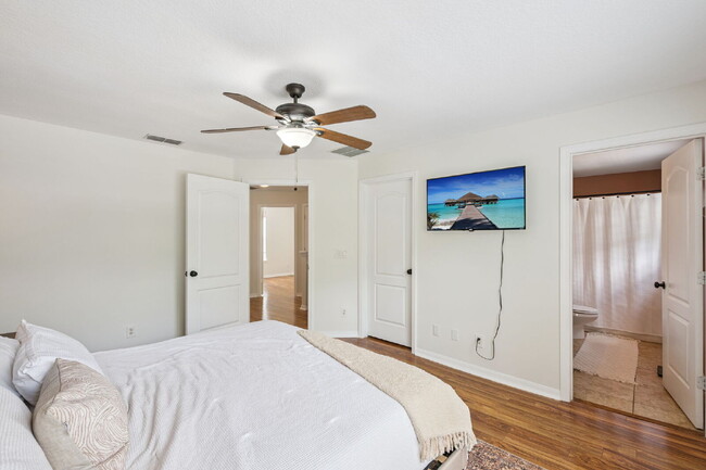 Building Photo - 13252 Silver Strand Falls Dr