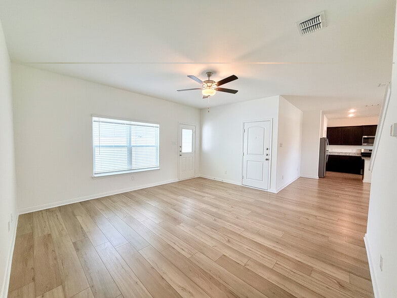 Building Photo - 10838 Emerick St