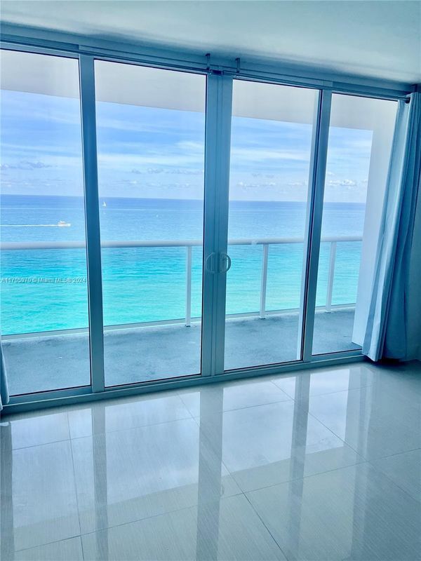 Building Photo - 3140 S Ocean Dr