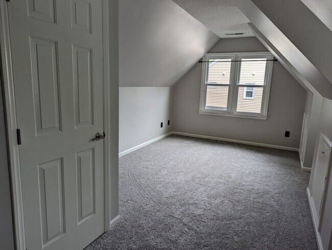 Building Photo - 300 Arlington Ridge