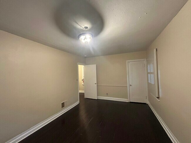 Building Photo - 11490 Laing St