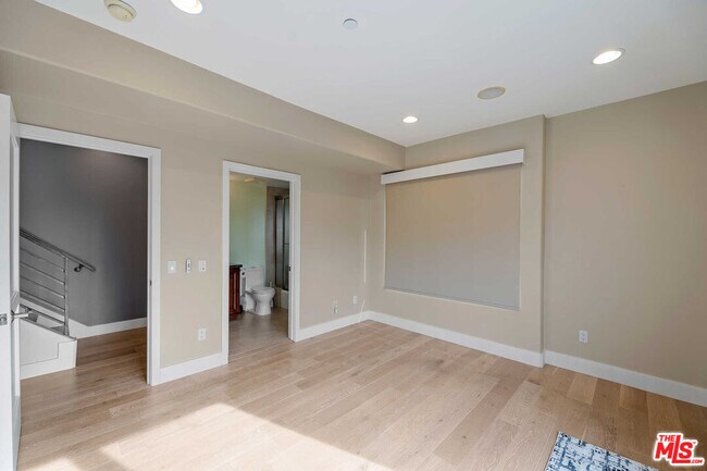 Building Photo - 438 Arnaz Dr