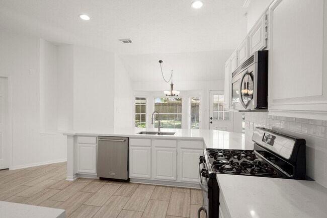 Building Photo - 16014 Lakestone Dr