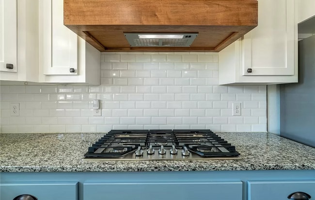 Building Photo - Stunning 3BD/2.5BTH Home in Mustang