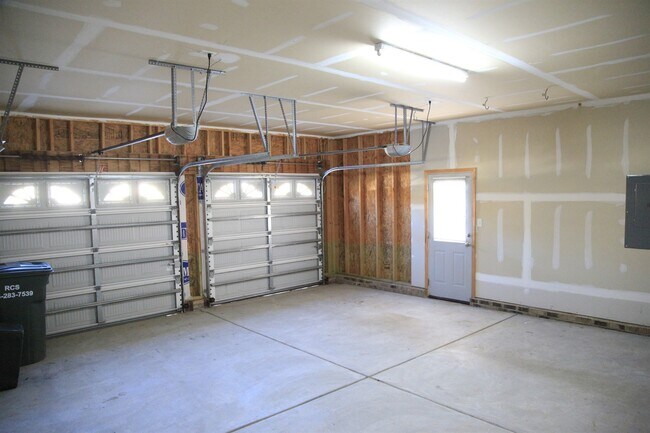Building Photo - Perfect 4bd/2.5bth home in desirable Millb...