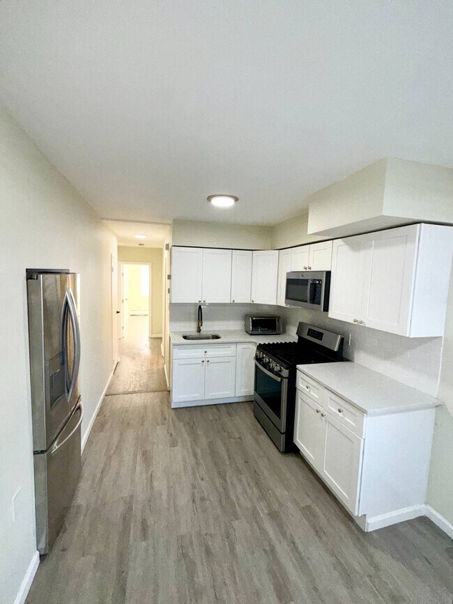 Building Photo - 1316 East 100th Street