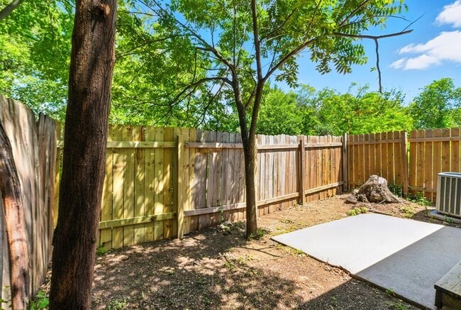 Building Photo - 2600 Brickford Cove