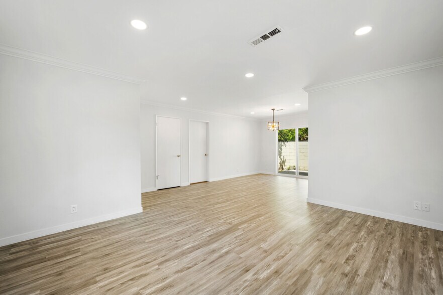 Building Photo - 575 Winona Way