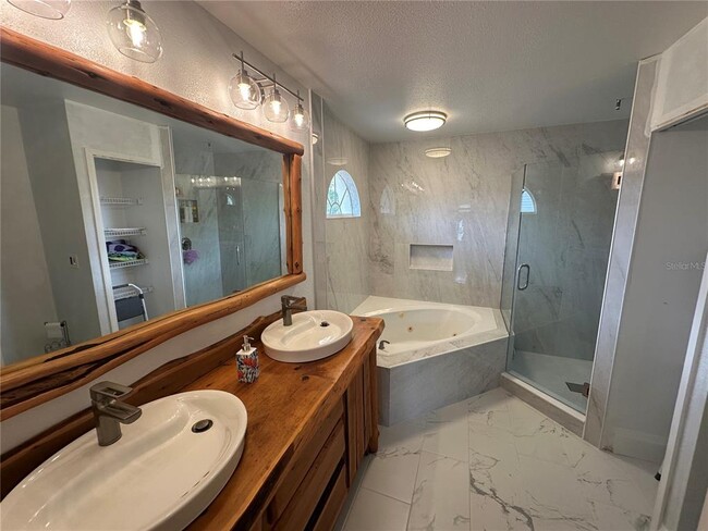 Building Photo - 7327 Floral Cir E
