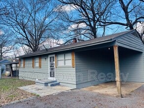 Building Photo - 686 Delta Rd