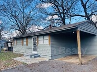 Building Photo - 686 Delta Rd