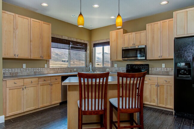 Building Photo - 21 Mores Creek Cir