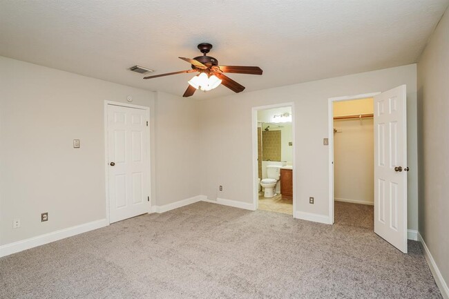 Building Photo - 17263 Saturn Ln