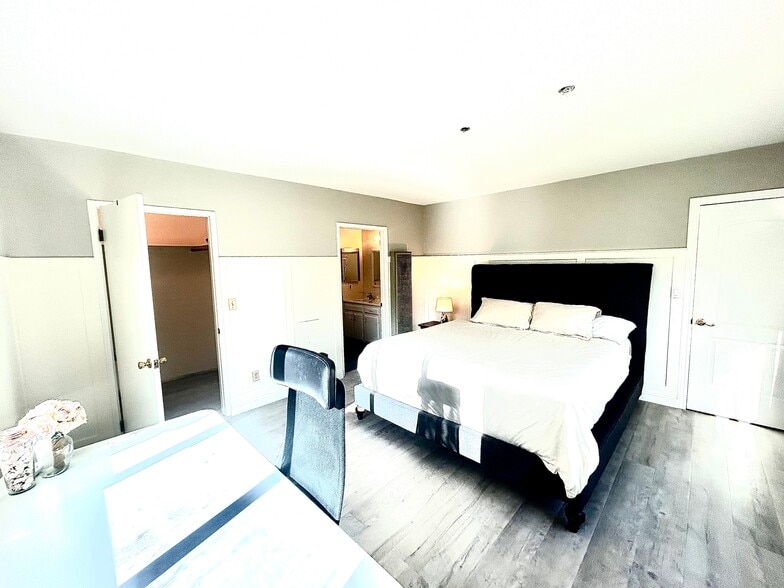 Building Photo - 719 N Cabrillo Ave