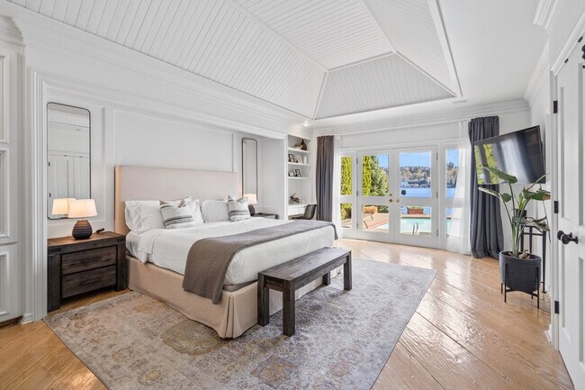 Building Photo - 6408 E Mercer Way