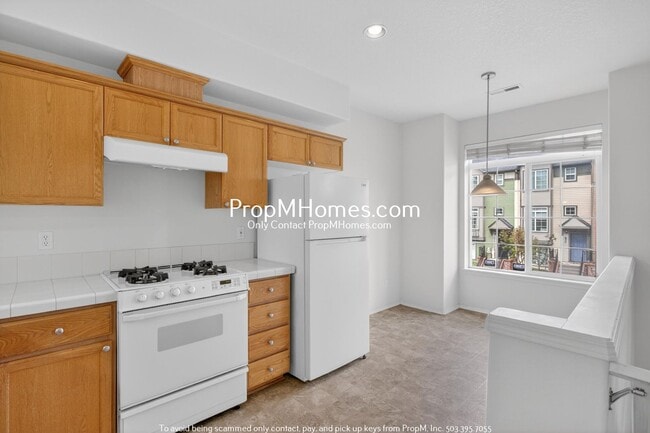 Building Photo - Spacious Three Bedroom Townhome in the Heart of Beaverton!