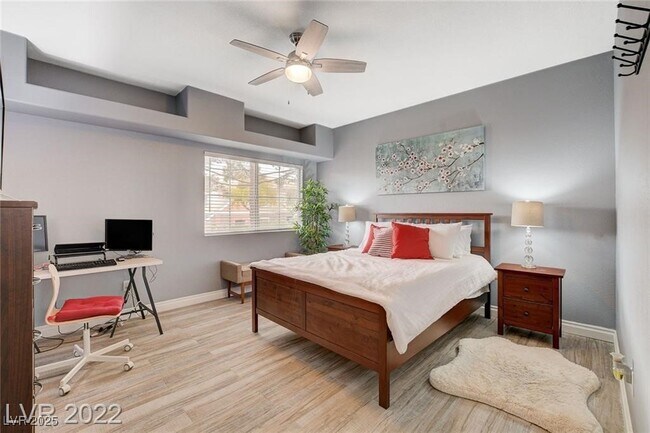 Building Photo - 352 Amber Pine St