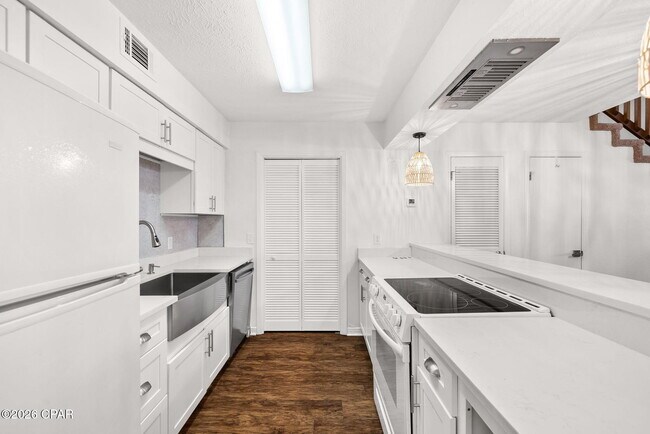 Building Photo - 6504 N Lagoon Dr