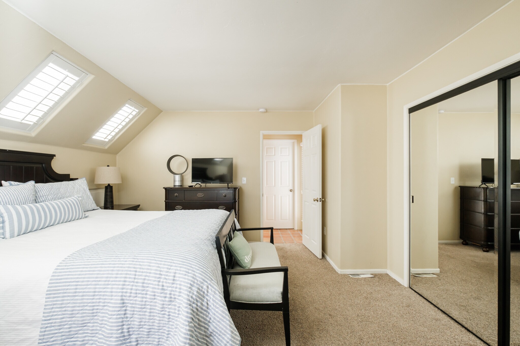 Building Photo - 734 Jersey Ct