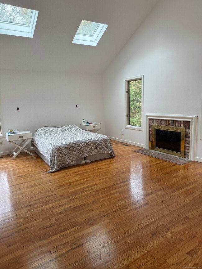 Building Photo - 18 Thorp Dr