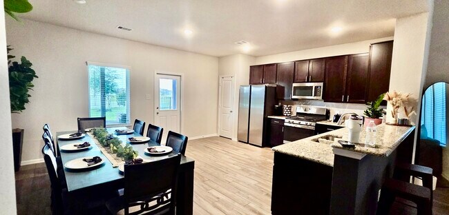 Building Photo - 1523 Alpine Dr